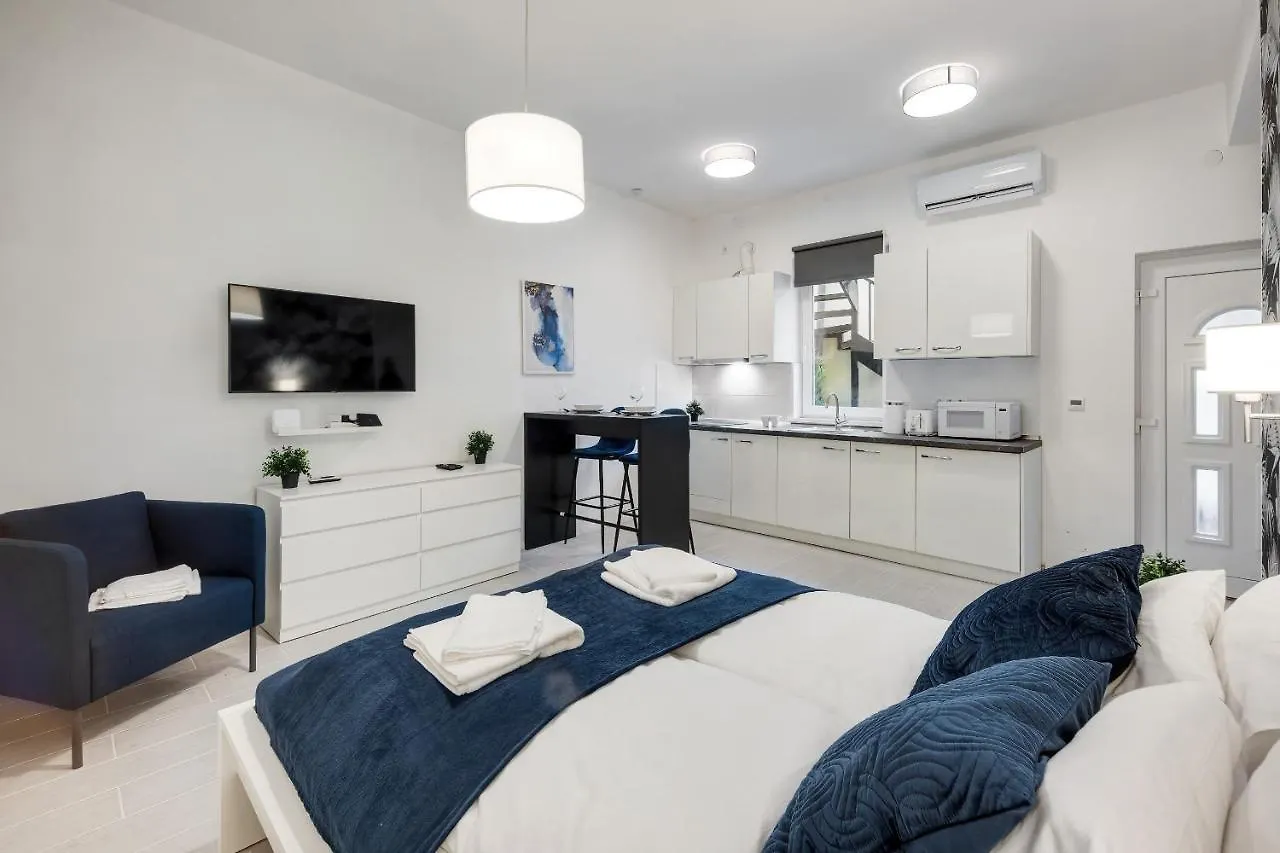 Modern Stay In Authentic Central Area 부다페스트 0*,